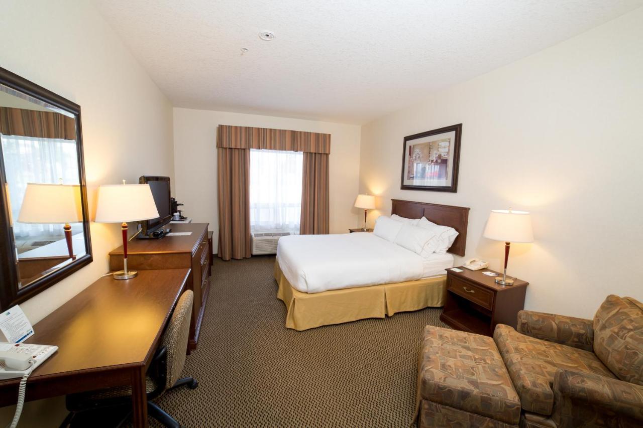Holiday Inn Express & Suites Drayton Valley By Ihg Exterior photo