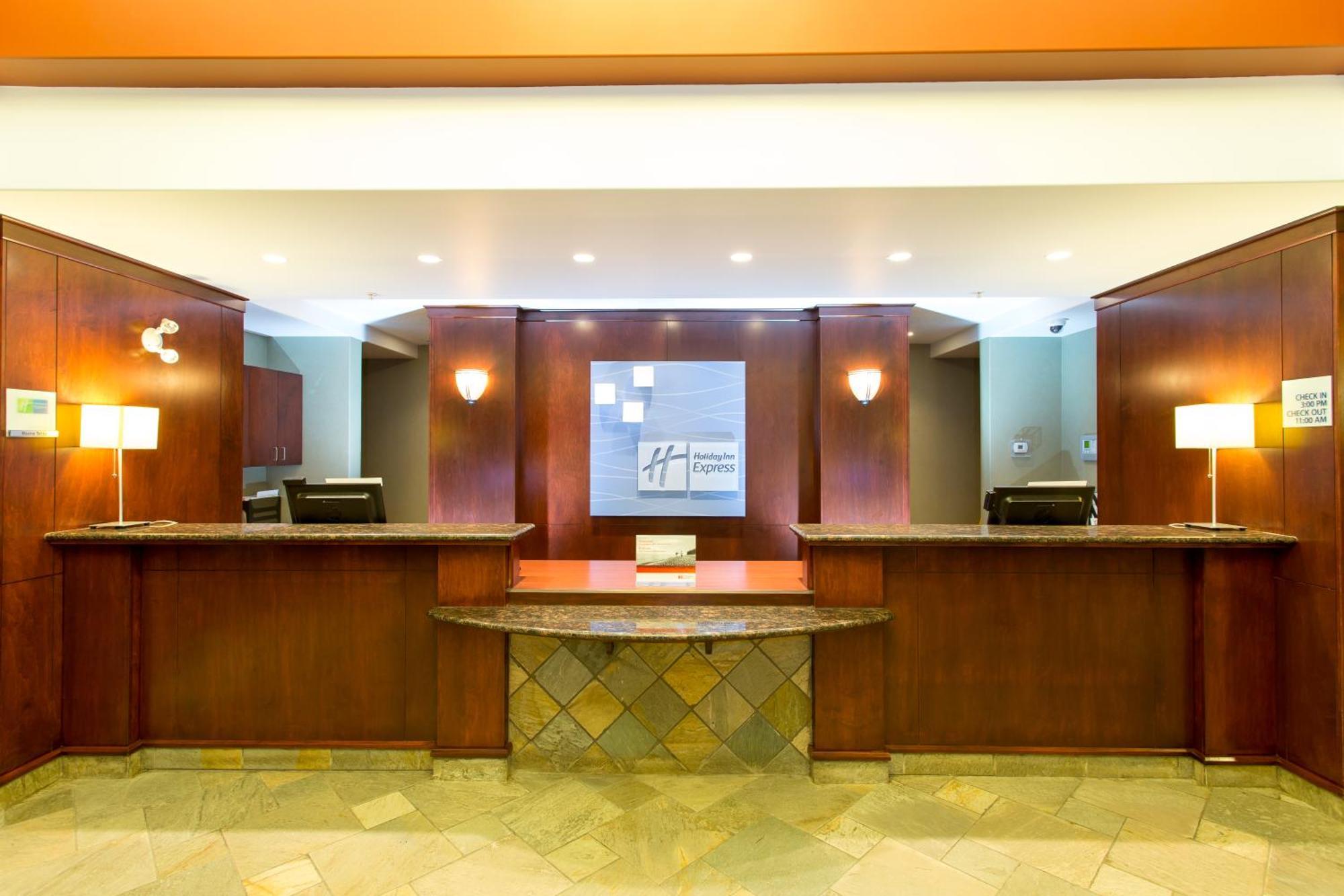 Holiday Inn Express & Suites Drayton Valley By Ihg Exterior photo