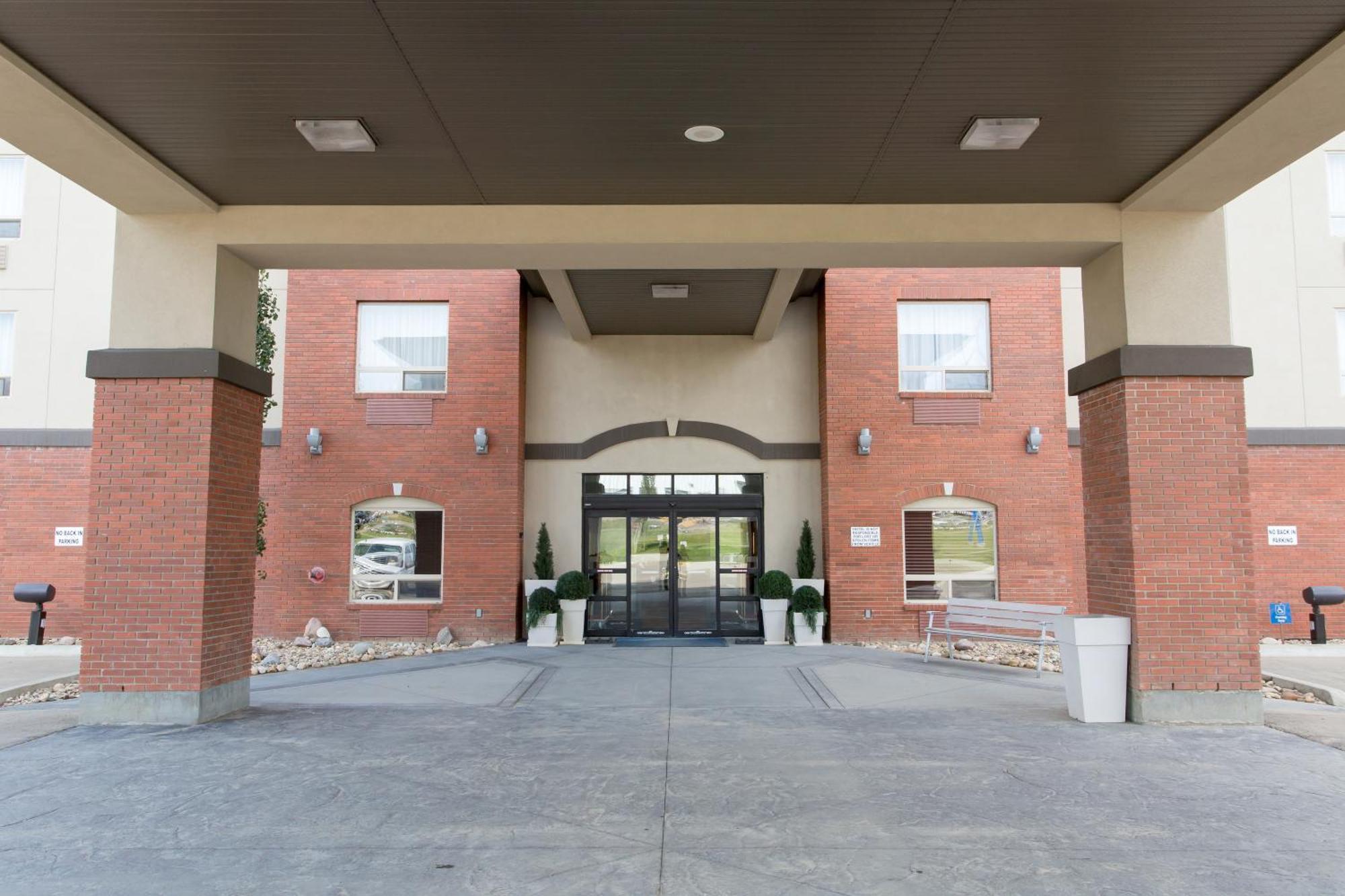Holiday Inn Express & Suites Drayton Valley By Ihg Exterior photo