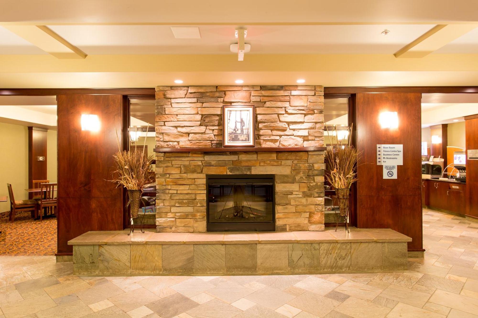 Holiday Inn Express & Suites Drayton Valley By Ihg Exterior photo