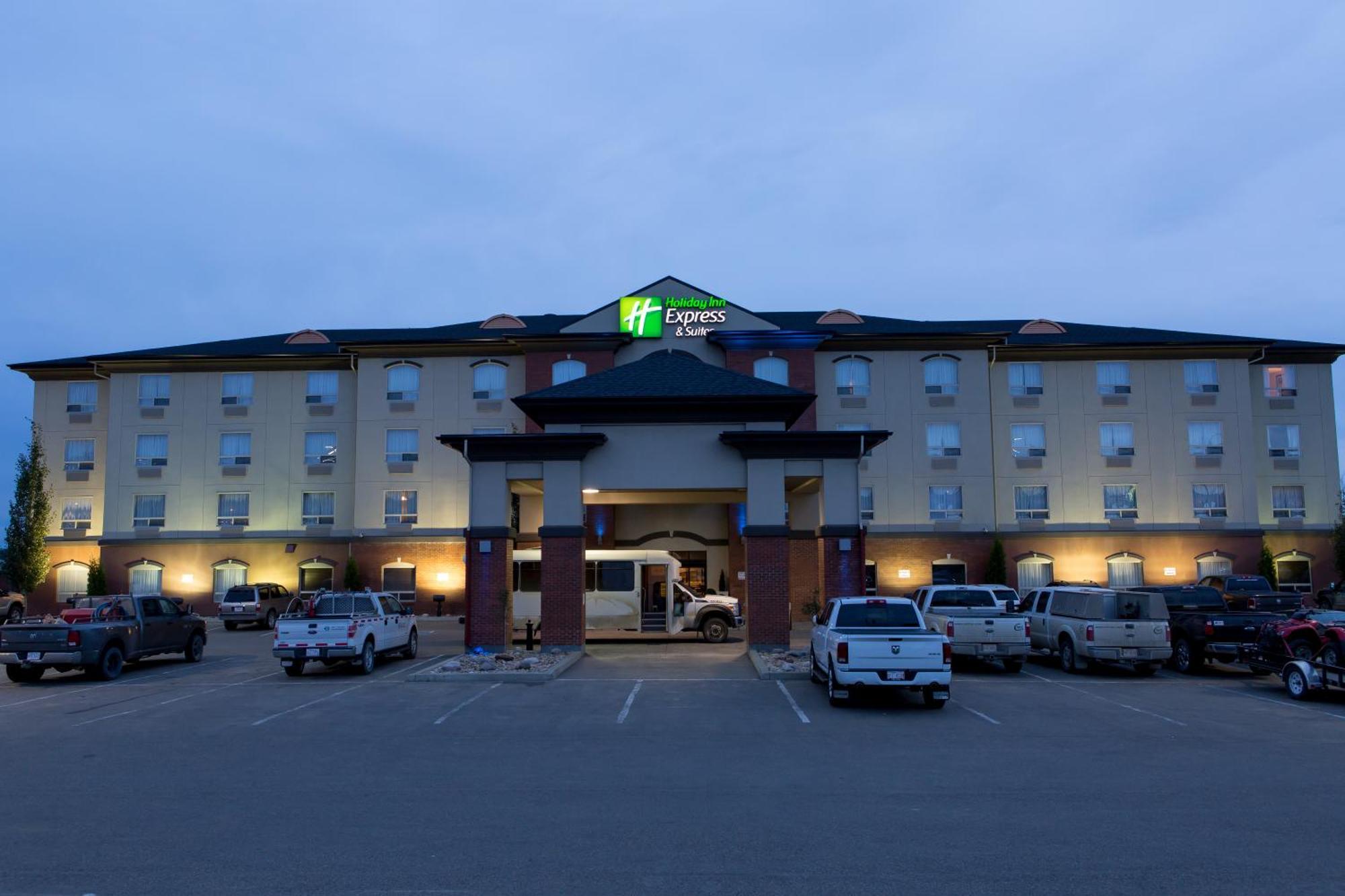 Holiday Inn Express & Suites Drayton Valley By Ihg Exterior photo