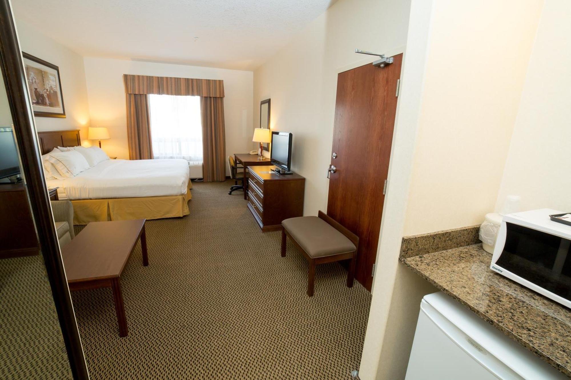 Holiday Inn Express & Suites Drayton Valley By Ihg Exterior photo