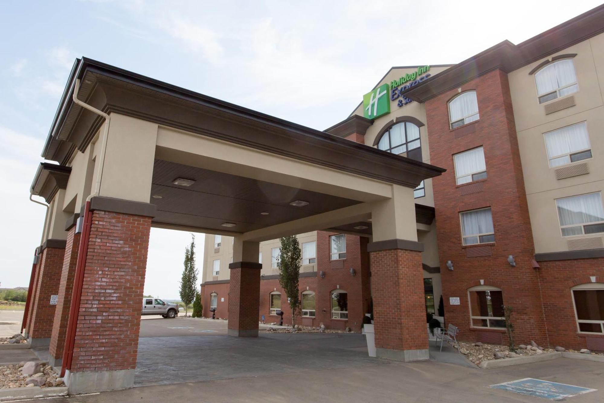 Holiday Inn Express & Suites Drayton Valley By Ihg Exterior photo