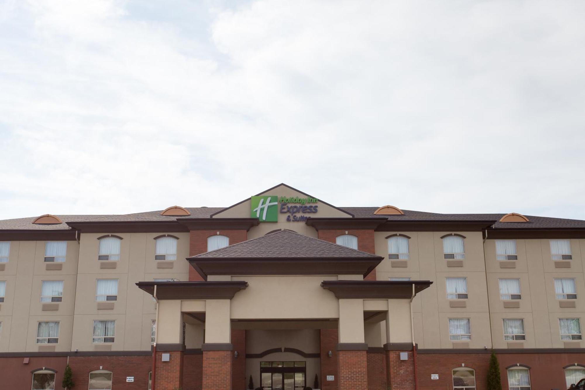 Holiday Inn Express & Suites Drayton Valley By Ihg Exterior photo