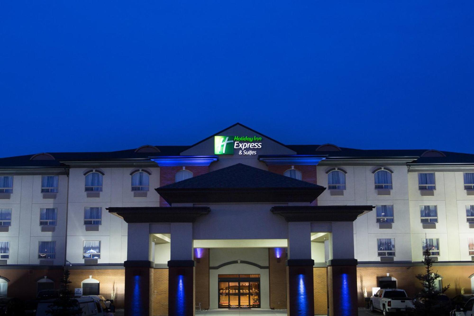 Holiday Inn Express & Suites Drayton Valley By Ihg Exterior photo