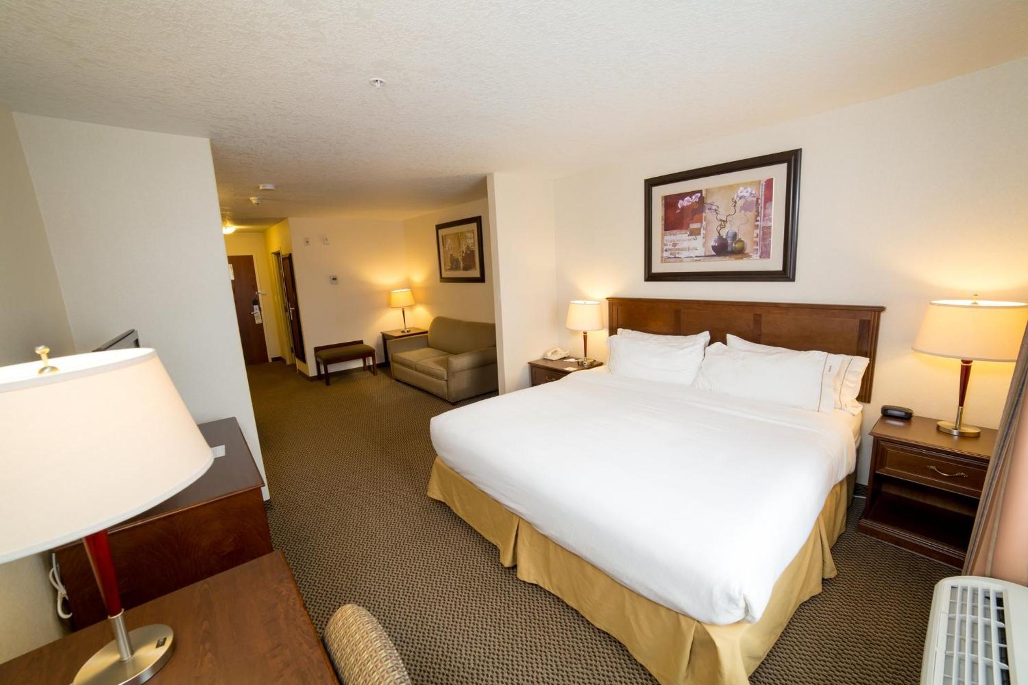 Holiday Inn Express & Suites Drayton Valley By Ihg Exterior photo
