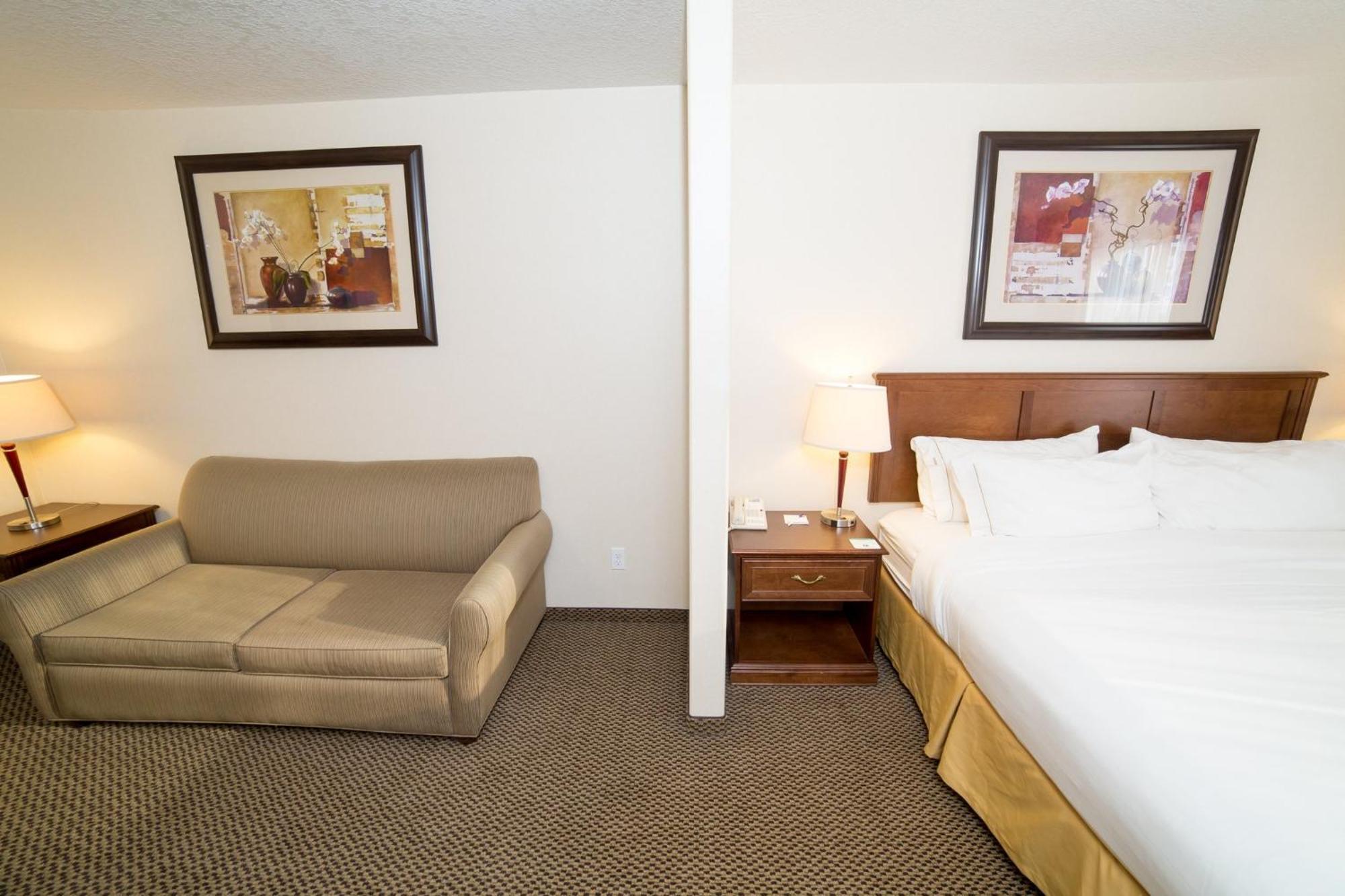 Holiday Inn Express & Suites Drayton Valley By Ihg Exterior photo