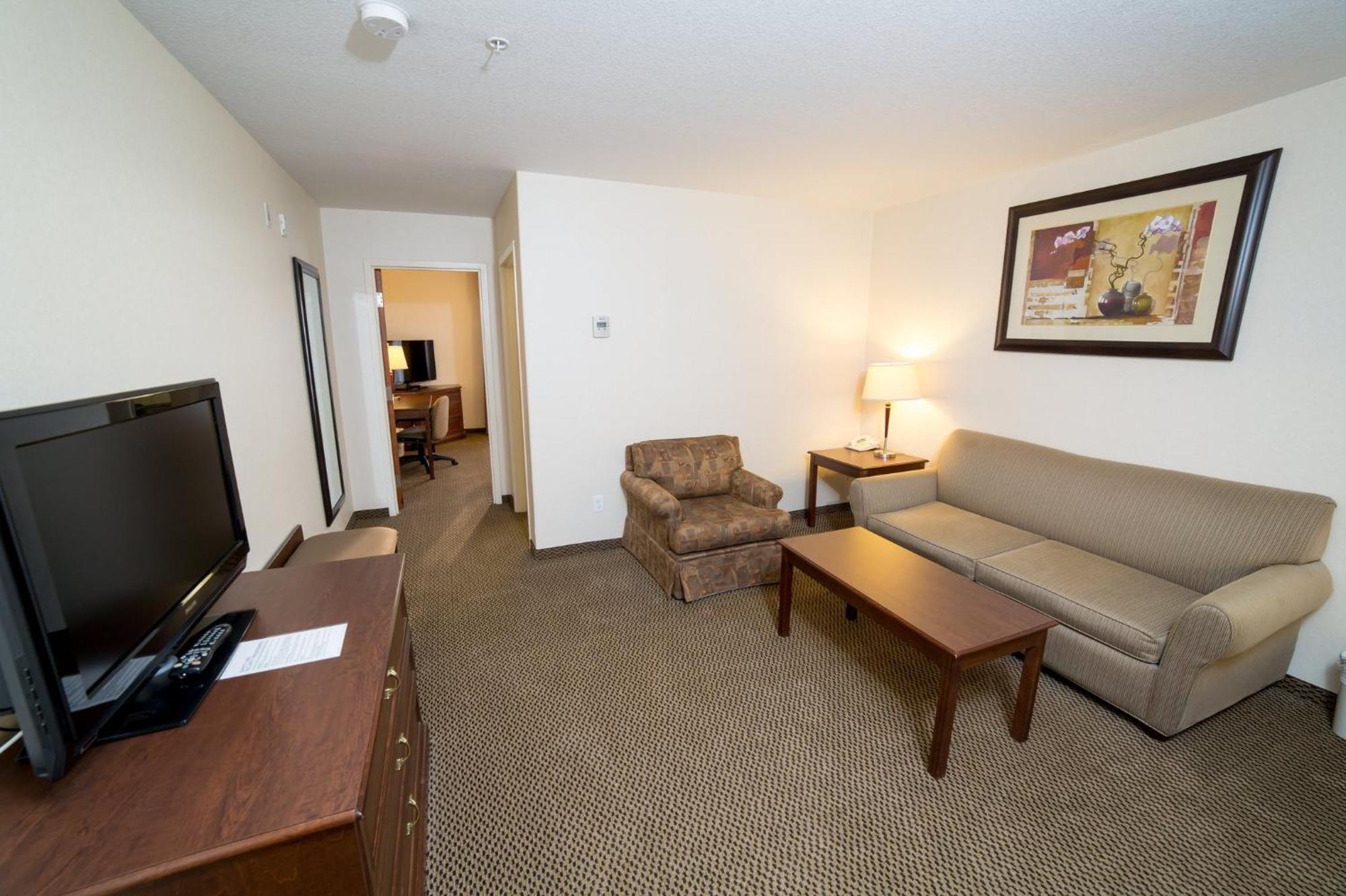 Holiday Inn Express & Suites Drayton Valley By Ihg Exterior photo